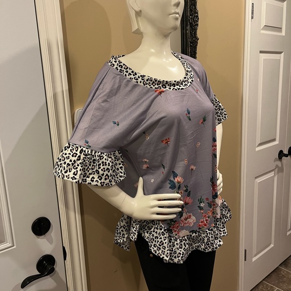 Brand new top Goes great with leggings or jeggings - Picture 2 of 5